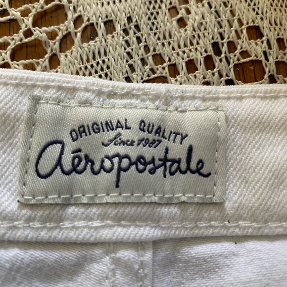 Aéropostale white shorts size 9/10, 98% cotton 2% spandex, Aeropostale - Picture 3 of 6